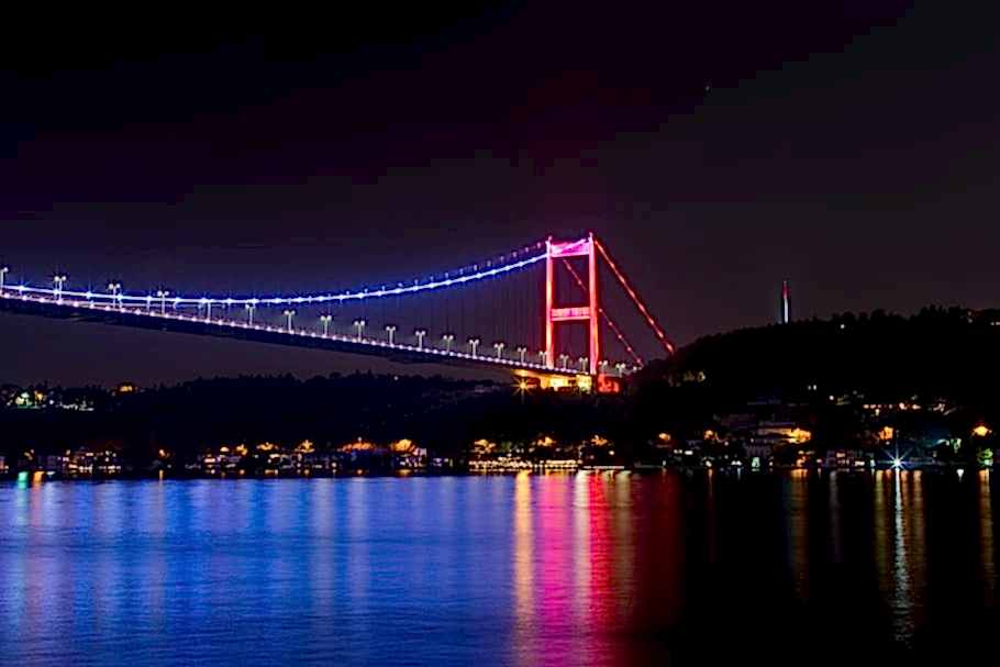Why Is a Bosphorus Cruise an Experience Not to Be Missed in Istanbul?