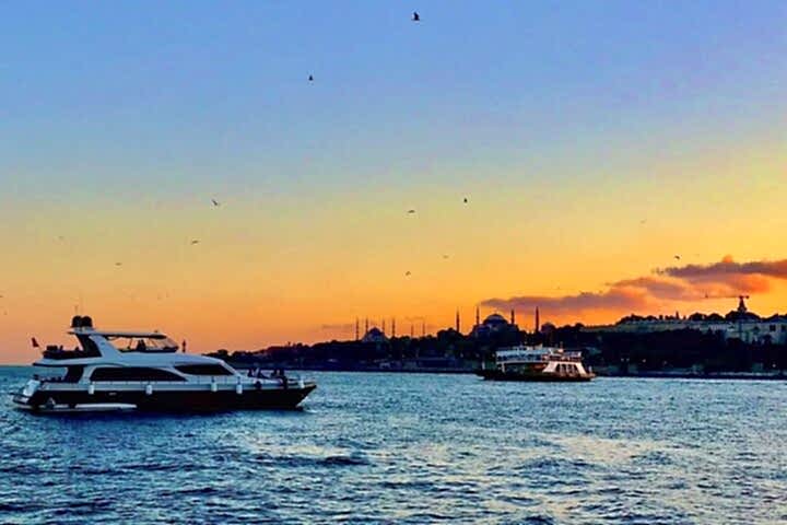 Interacting with Street Artists on Bosphorus Cruise