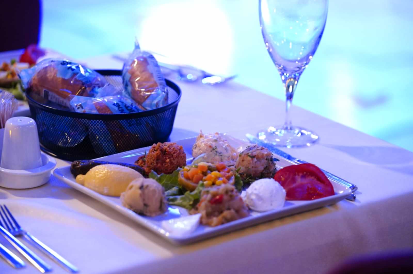 BOSPHORUS DINNER CRUISE & TURKISH NIGHT SHOW (STANDARD TABLE WITH ALCOHOL)