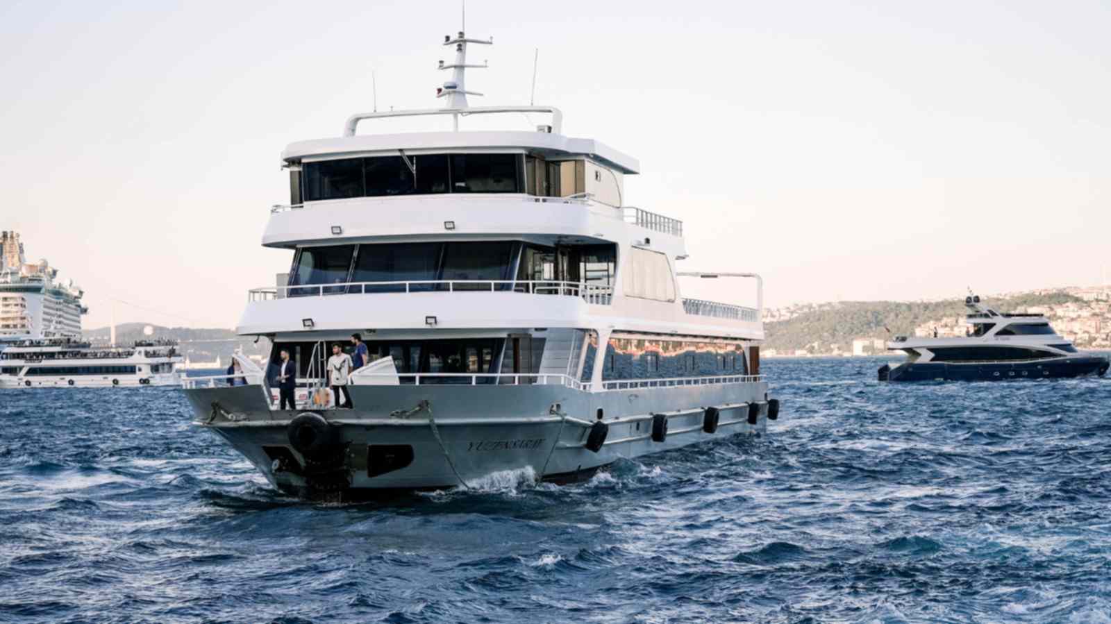 Lunch Cruise on the Bosphorus With Professional Tour Guide ( Including Pick up and Drop Off)