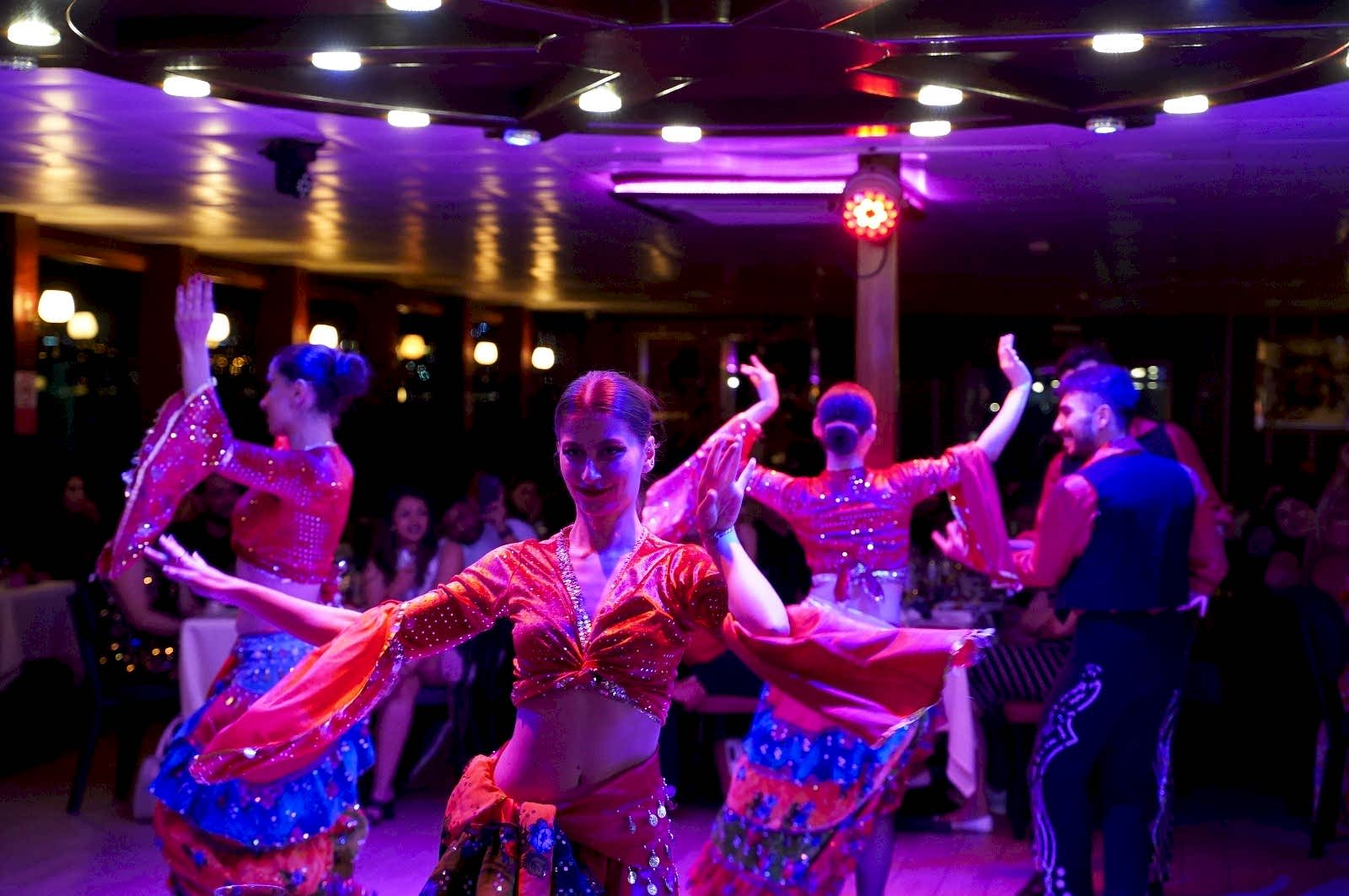 2025 TRENDY SALE : Private Standart Table : Bosphorus Dinner Cruise and Turkish Show - (NON-ALCOHOL) Self Coming 