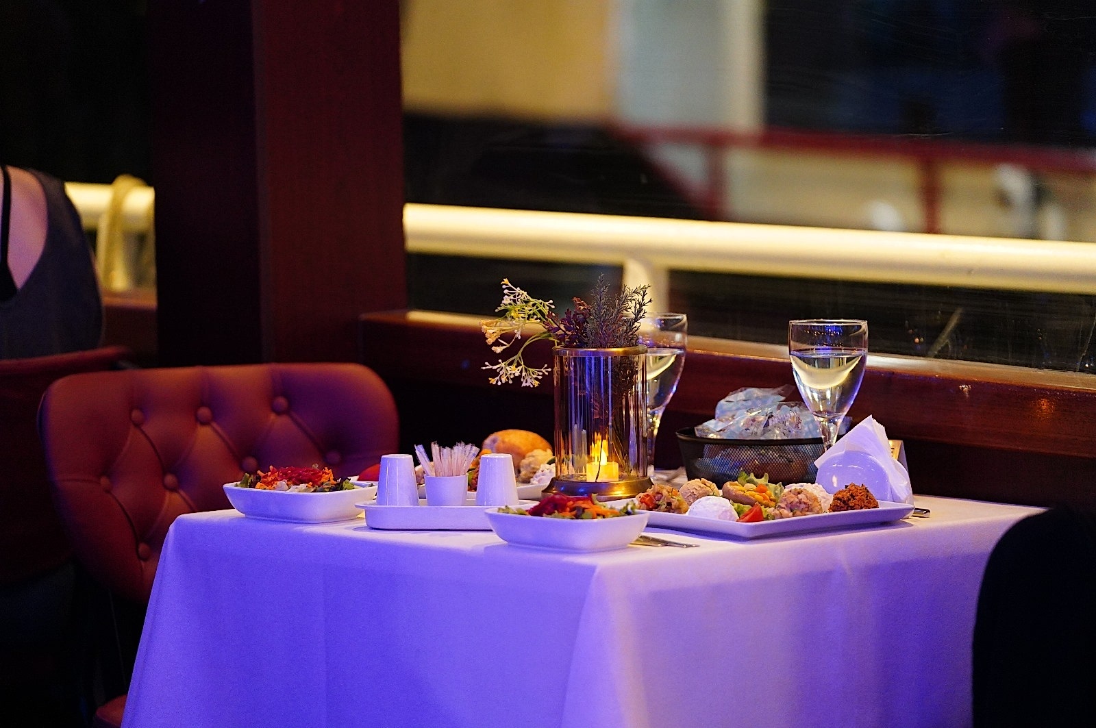 BOSPHORUS DINNER CRUISE & TURKISH NIGHT SHOW VIP TABLE WİTH HOTEL TRANSFER