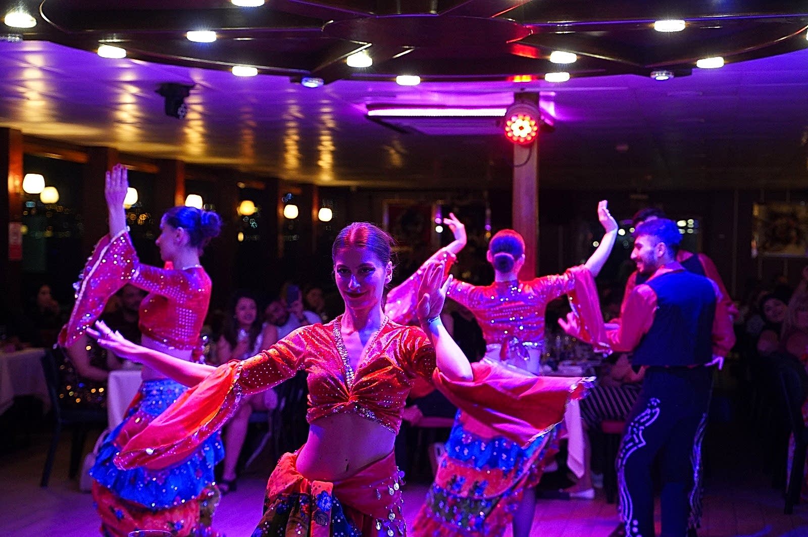 BOSPHORUS DINNER CRUISE & TURKISH NIGHT SHOW VIP TABLE WİTH HOTEL TRANSFER