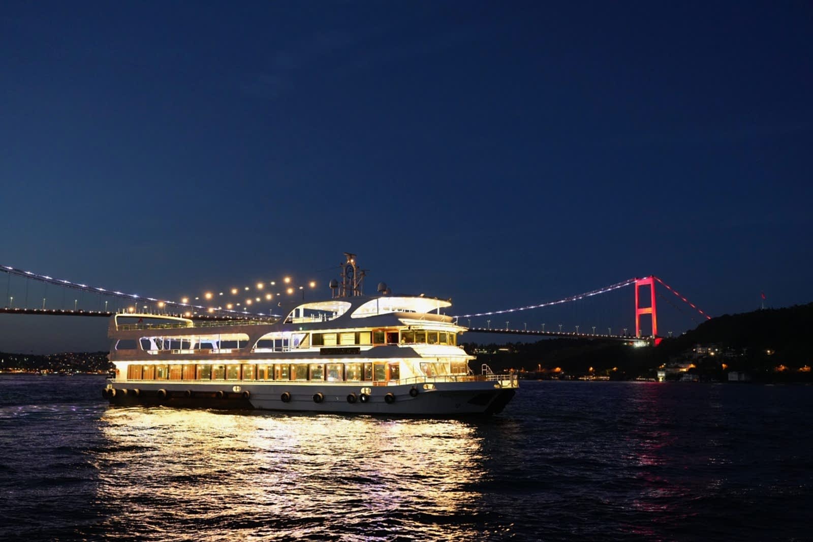 Private Standart Table : Bosphorus Dinner Cruise & Turkish Show (NON ALCOHOL) ( Including Pick Up and Drop Off)